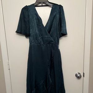 Lulus emerald green midi dress